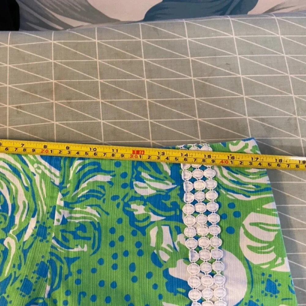 ๐ฟ Lilly Pulitzer Liza Shorts โ Size 10 โ Limeade Roar of the Jungle GUC๐ฟ - Picture 8 of 15